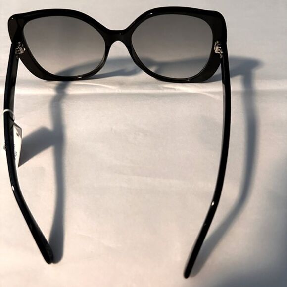 Gucci Logo GG 0472S 001 Sunglasses Black . Comes with Original Case - Picture 3 of 6